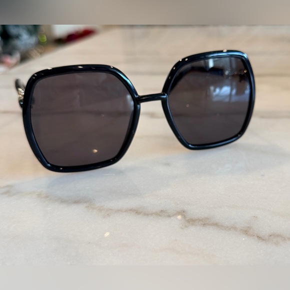 GUCCI Square Black Frame Grey Lenses & ICONIC Gucci Horsebit Hardware. AUTHENTIC - Picture 8 of 17